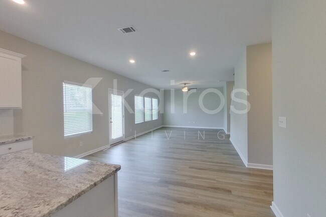 Foto del edificio - 7034 Foggy River Dr