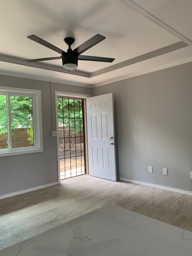 Building Photo - 85-13 Pokai Bay St. (412)