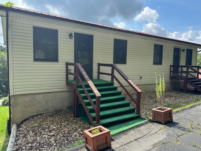 Foto del edificio - 1138 Jackson Hollow Rd