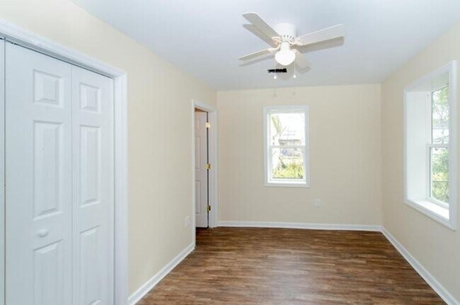 Foto del edificio - 4BA/2BA OFF KING STREET EXTENTION DOSCHER Street - Available AUGUST 1, 2026