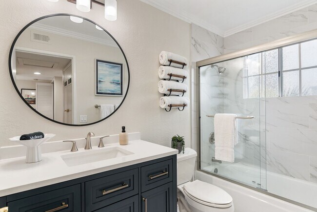 Foto del edificio - Furnished 3BR PB Gem – Walk to Beach & Bay