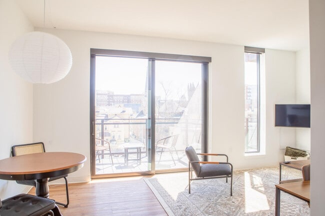 Foto del edificio - 1237 N Van Buren St