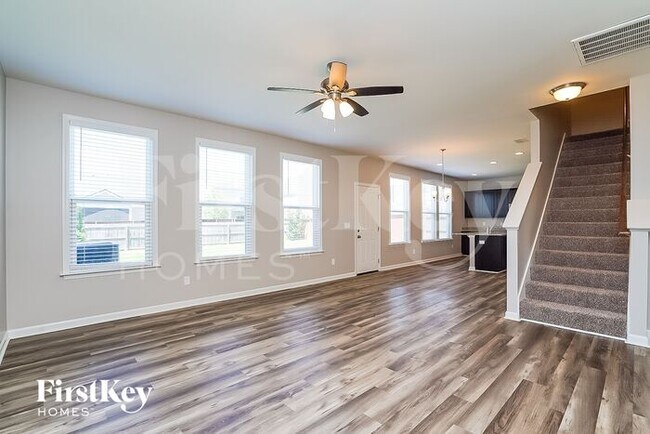 Foto del edificio - 3220 Milkweed Dr