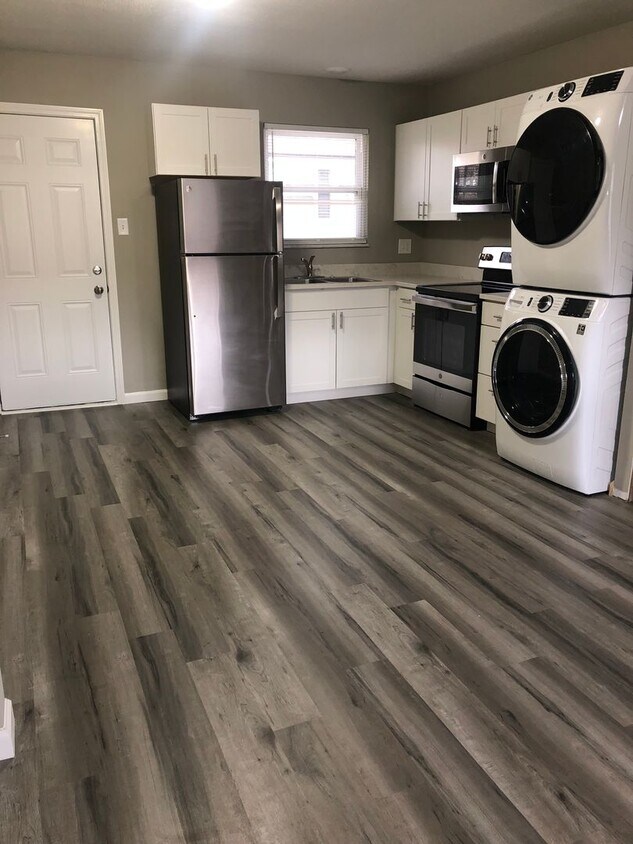 Foto principal - Beautifully Renovated Two Bedroom Apartmen...