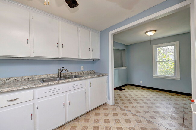 Building Photo - 22 Holmes Ave