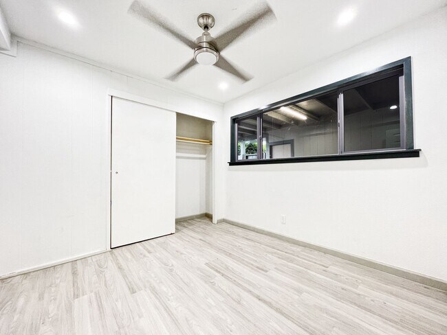 Foto del edificio - Recently Remodeled Pet Friendly Townhouse ...