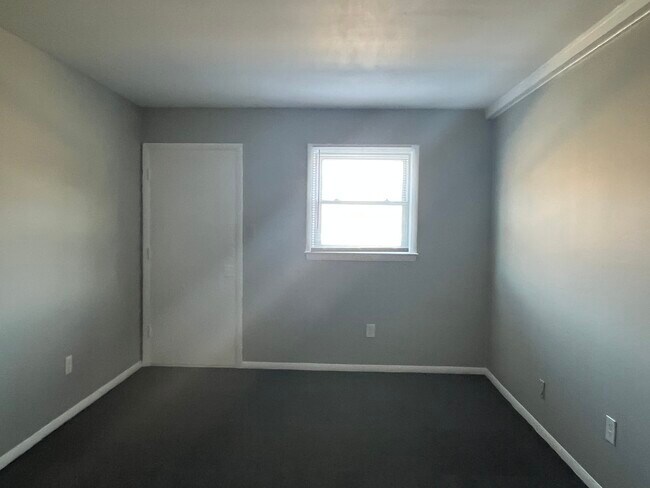 Foto del edificio - 2425-2445 Old Greensboro Rd