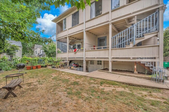 Building Photo - 3032 N Williams Ave