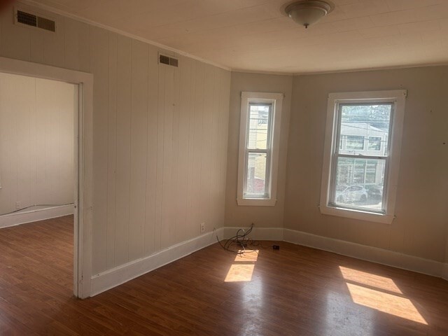 Building Photo - 754R Aiken Ave