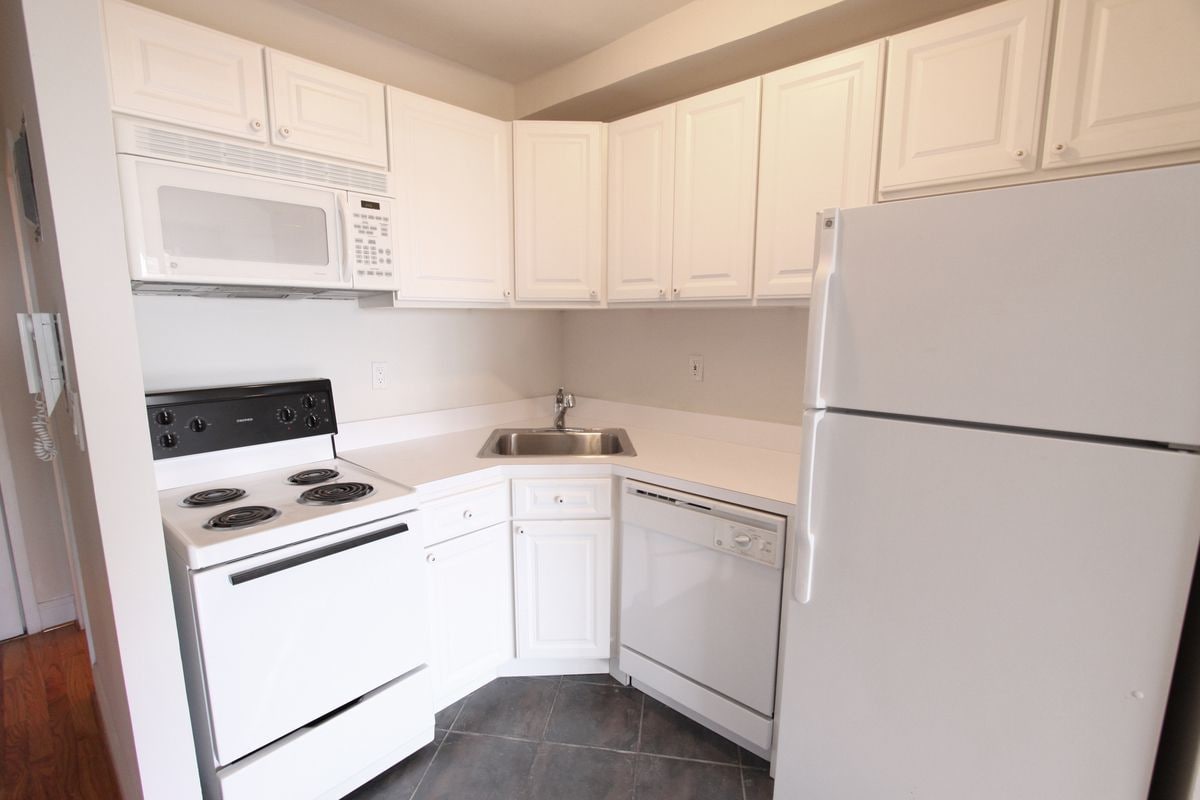 Building Photo - 1 bed duplex No Fee