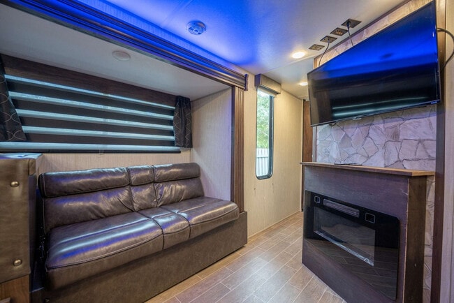 Building Photo - 1905 W St Louis St