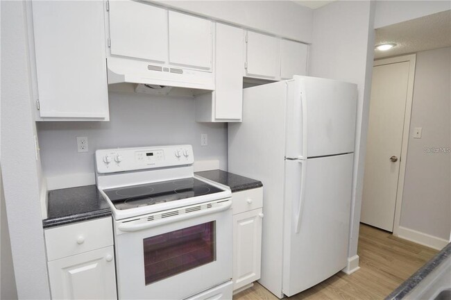 Foto del edificio - 8758 Mallard Reserve Dr