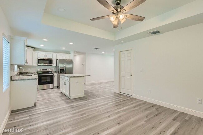 Foto del edificio - 3 br, 2 bath House - 6379 29Th Street N UNIT