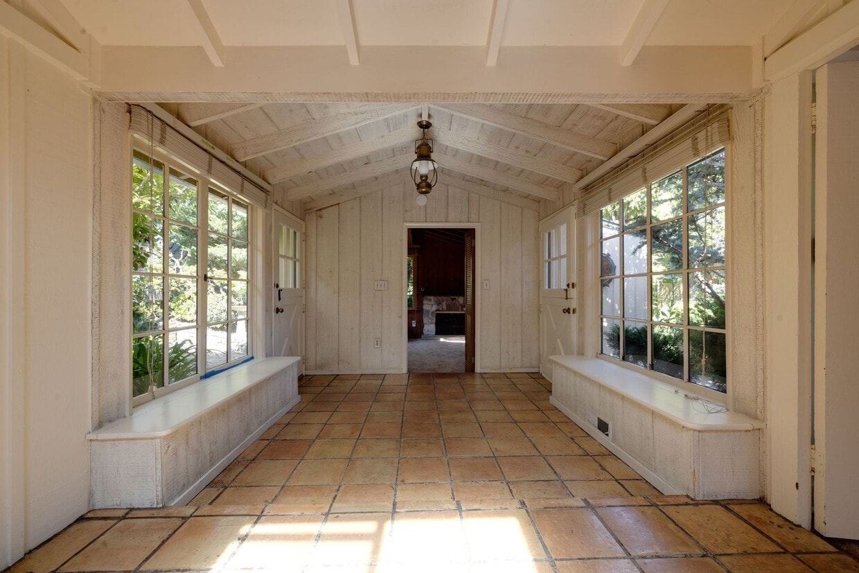 Primary Photo - 3 Bedroom, 2 Bath - Available Through Dece...