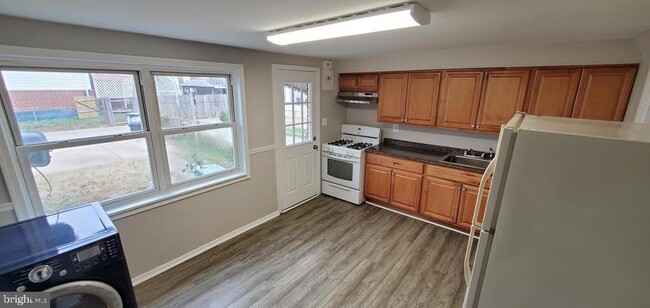 Building Photo - 2123 Jasmine Rd