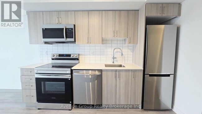 Photo du bâtiment - 1010 Sandy Beach Rd