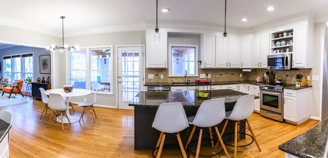 Foto del edificio - 211 Cates Farm Rd