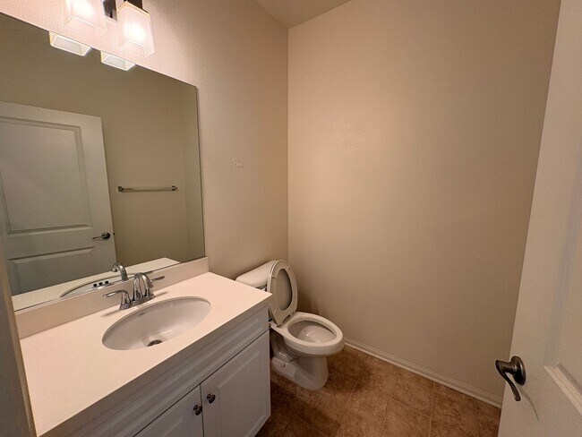 Foto del edificio - 4 Bed, 4 Bath in Eastvale!