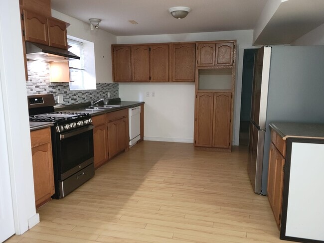 Building Photo - 44418 Bayshore Ave