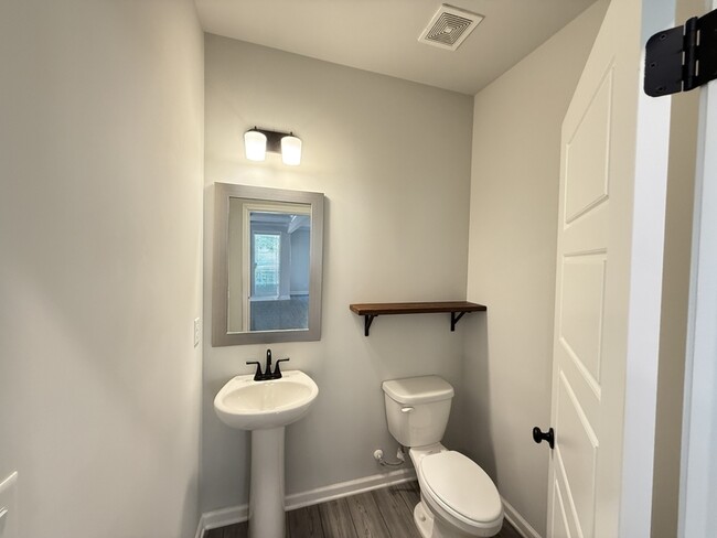 Building Photo - 1923 Westfall Lndg