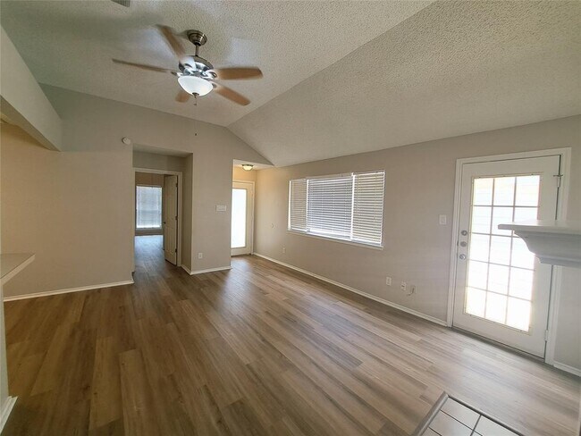 Foto del edificio - 840 Topaz Ln
