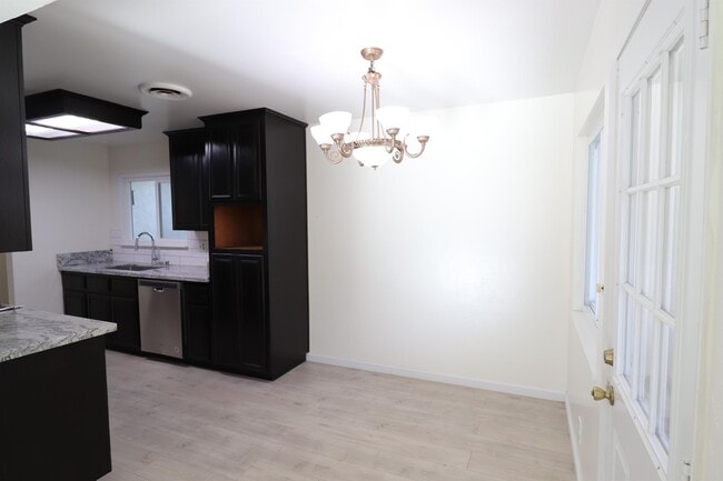 Foto del edificio - 1086 Springfield Dr