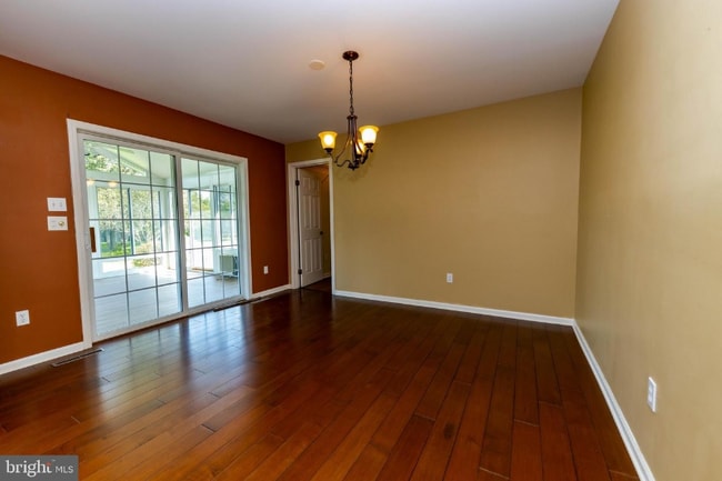 Building Photo - 305 S Winding Brooke Dr
