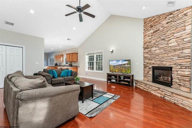 Building Photo - Cheat Lake - 3 bedroom, 2 bathroom Home - ...