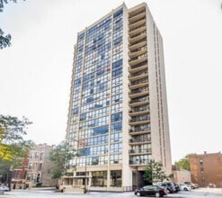 Building Photo - 1540 N La Salle Dr