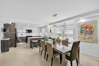 Building Photo - 9250 W Bay Harbor Dr