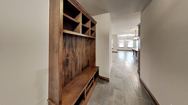 Foto del edificio - Very Nice 4 Bedroom 2 Bath Home in Yukon Schools