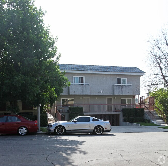 Building Photo - 434 E Tujunga Ave
