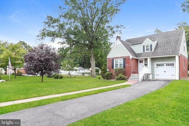 Building Photo - 227 Delview Ln