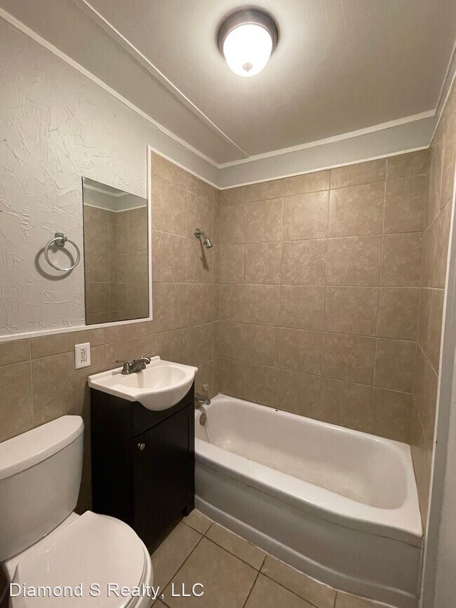 Building Photo - 2 br, 1 bath House - 626 South Forest Avenue
