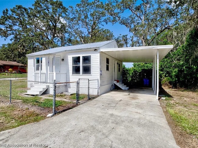 Building Photo - 1911 Roseland Ave