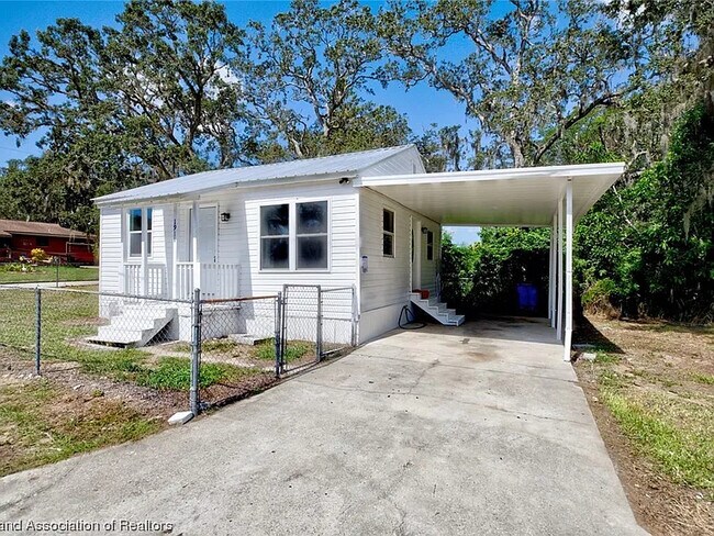 Foto del edificio - 1911 Roseland Ave