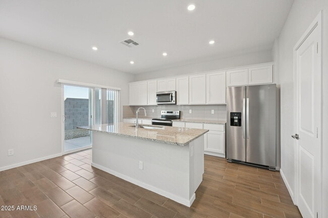 Building Photo - 17360 W Jessie Ln