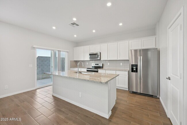 Foto del edificio - 17360 W Jessie Ln