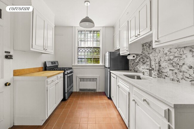 Building Photo - 162 State St