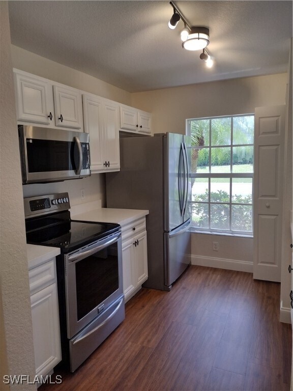 Building Photo - 9051 Gervais Cir