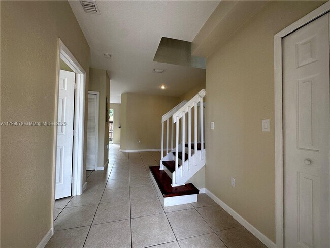 Foto del edificio - 2834 SE 16th Ave