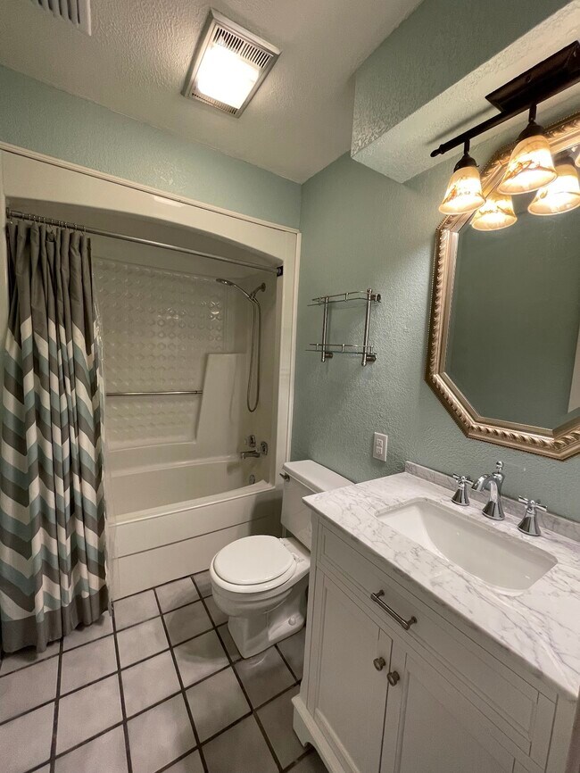 Foto del edificio - 8950 Bradley Dr