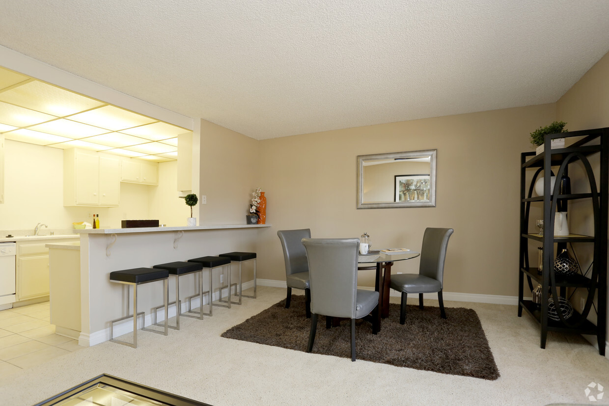 Casa Del Sol Apartments In Huntington Beach