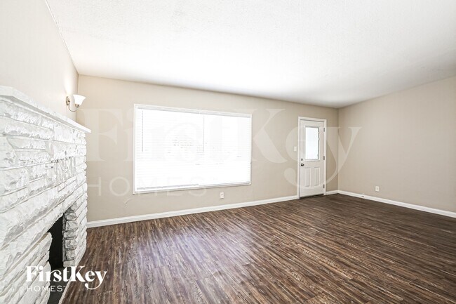 Building Photo - 2317 Hassett Ave