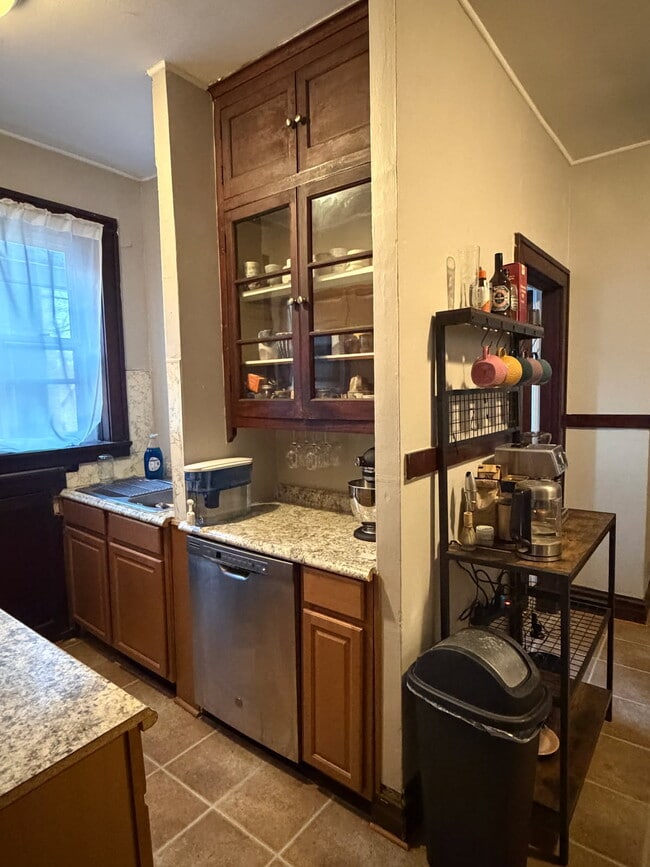 Building Photo - 2516 Bellevue Ave