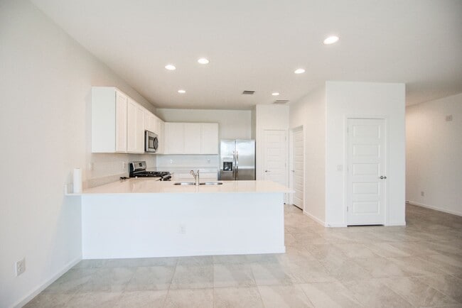 Building Photo - Bella Vista Farms 3 bedrooms!!