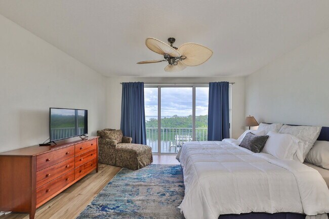 Building Photo - 1593 Pinellas Bayway S