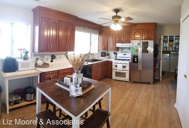 Foto del edificio - 4 br, 2 bath House - 243 James River Drive