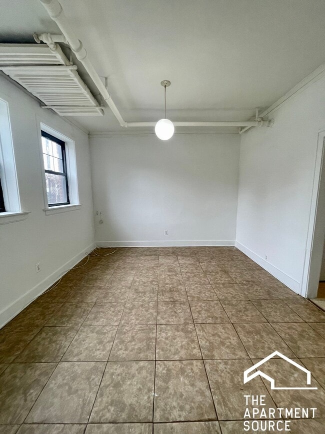 Building Photo - 3258 Maple Ave