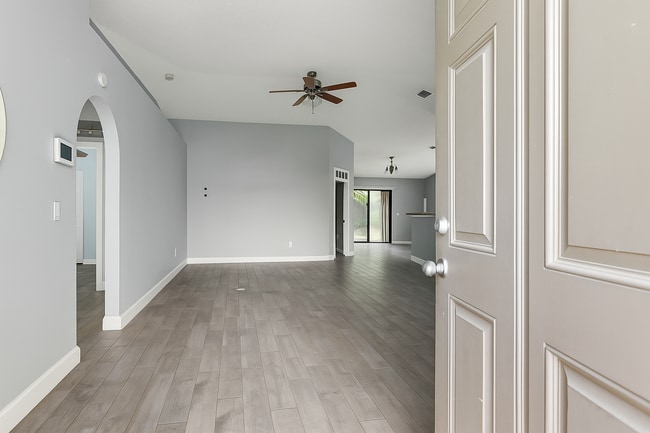 Building Photo - 5569 Lafayette Park Dr N
